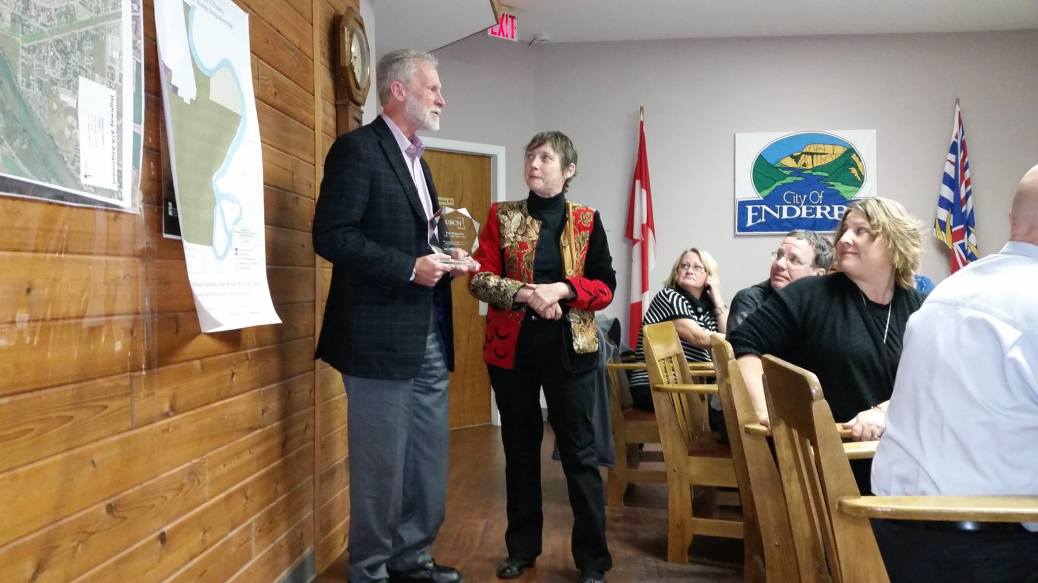 Earl Shipmaker Receiving Service Award from UBCM Past President Rhona Martin