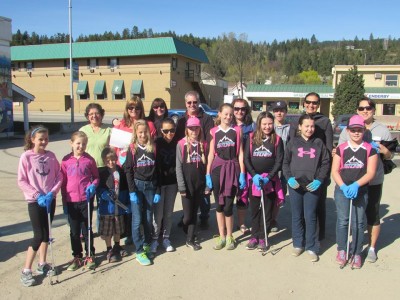 Minor Ball Team Pitches in at Enderby Community Clean Up in 2015