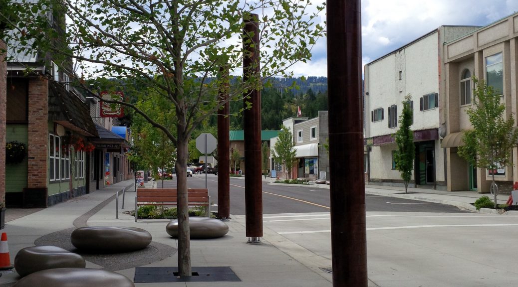 Cliff Avenue feature intersection and river rock seats